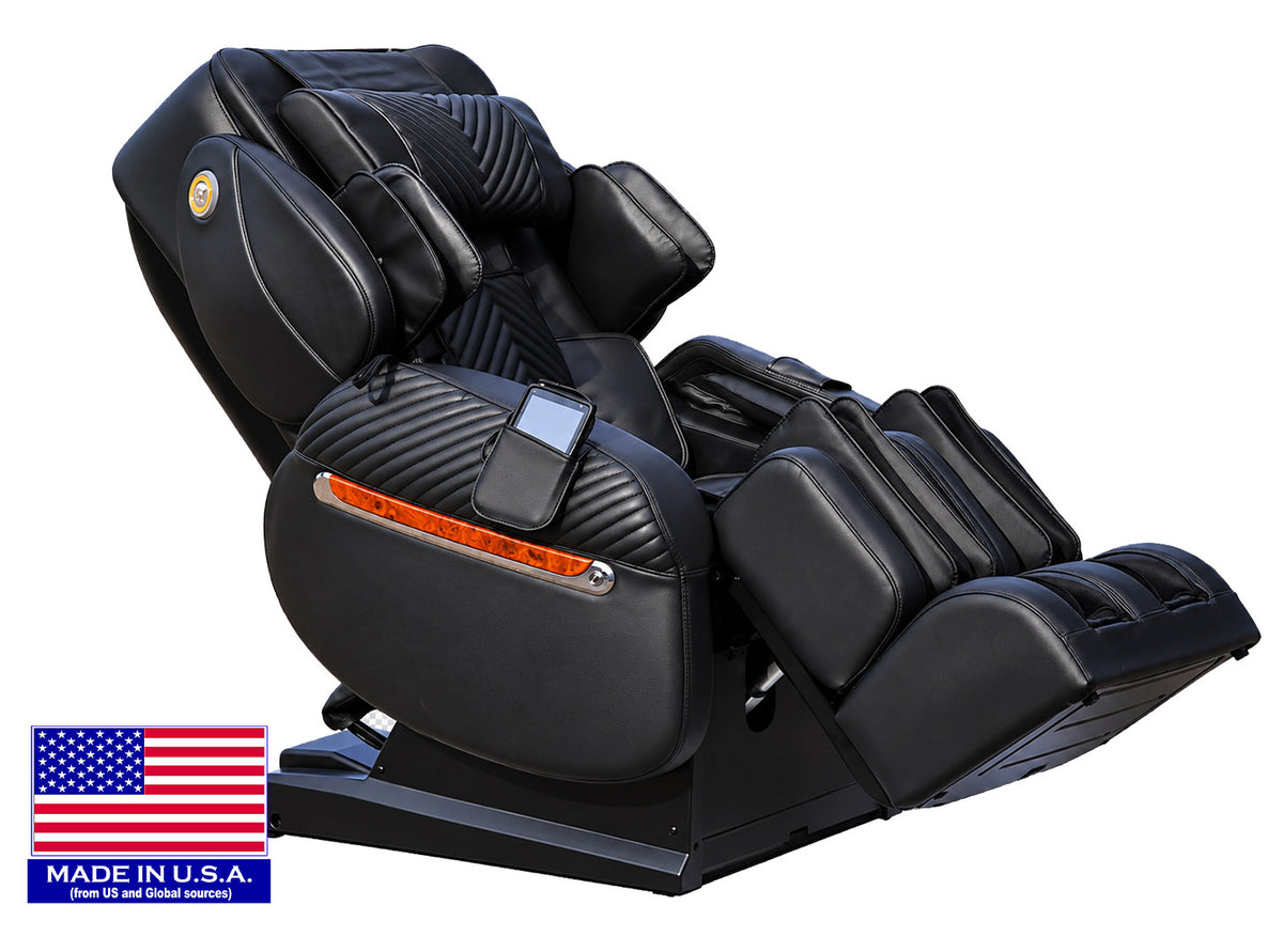 Luraco's studio photo of the i11 in black, reclined, the same outside size as the Big and Tall Edition