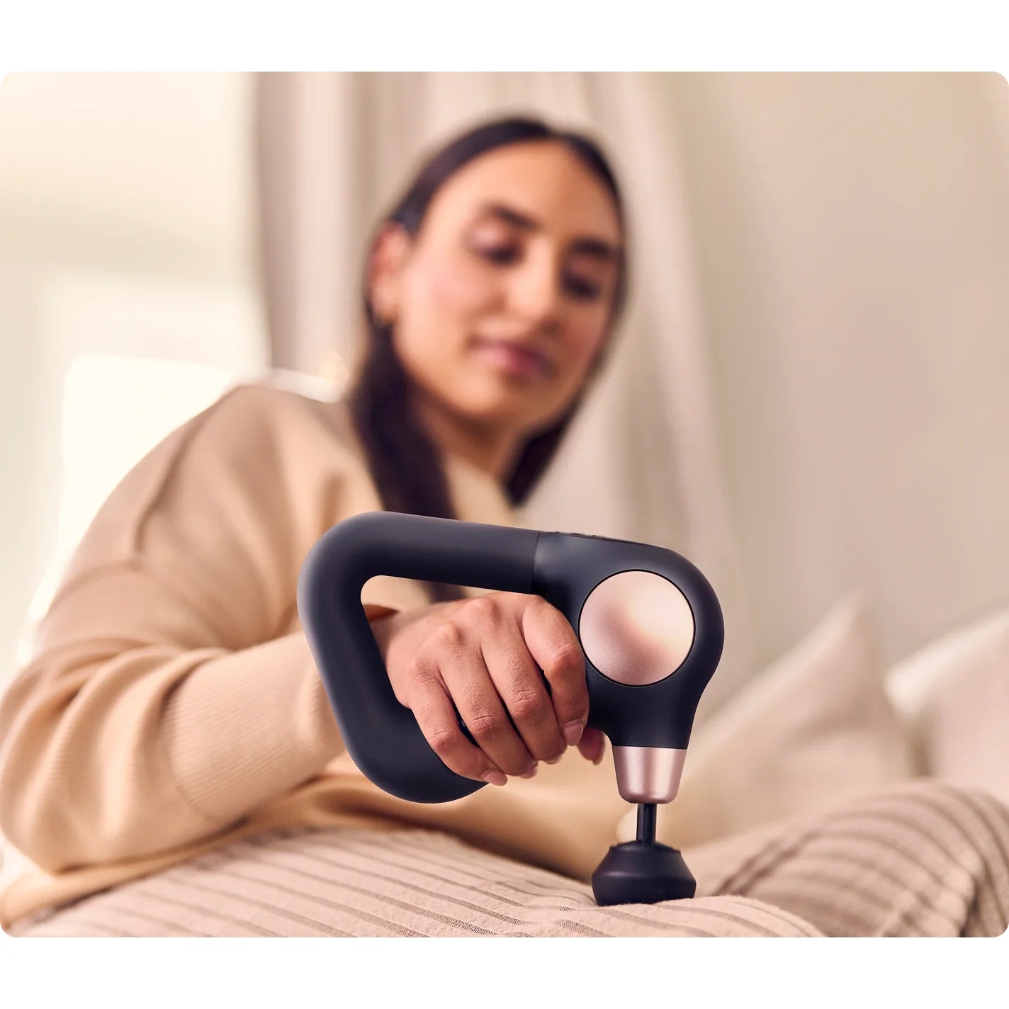 Theragun Sense G2 — smart quiet percussive therapy device by Therabody — product view 8