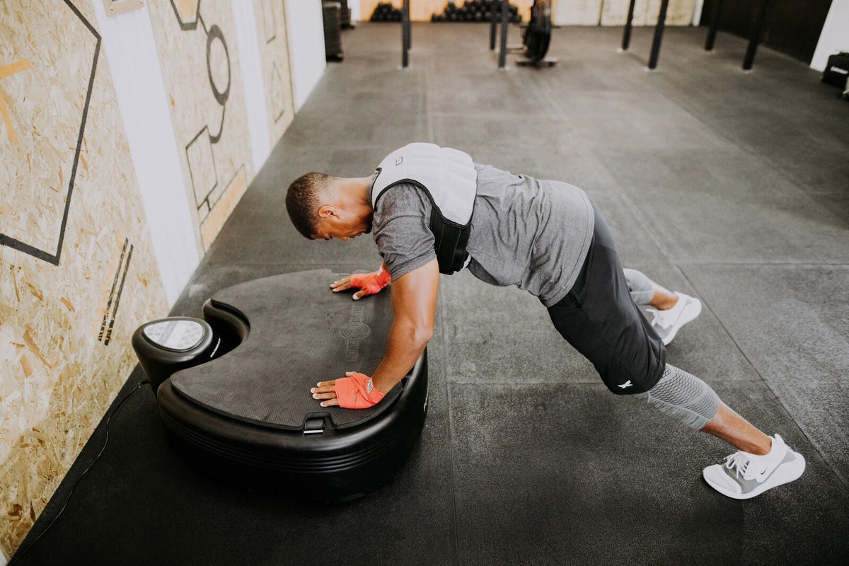 Man in a plank with his hands on the Power Plate pro5HP platform
