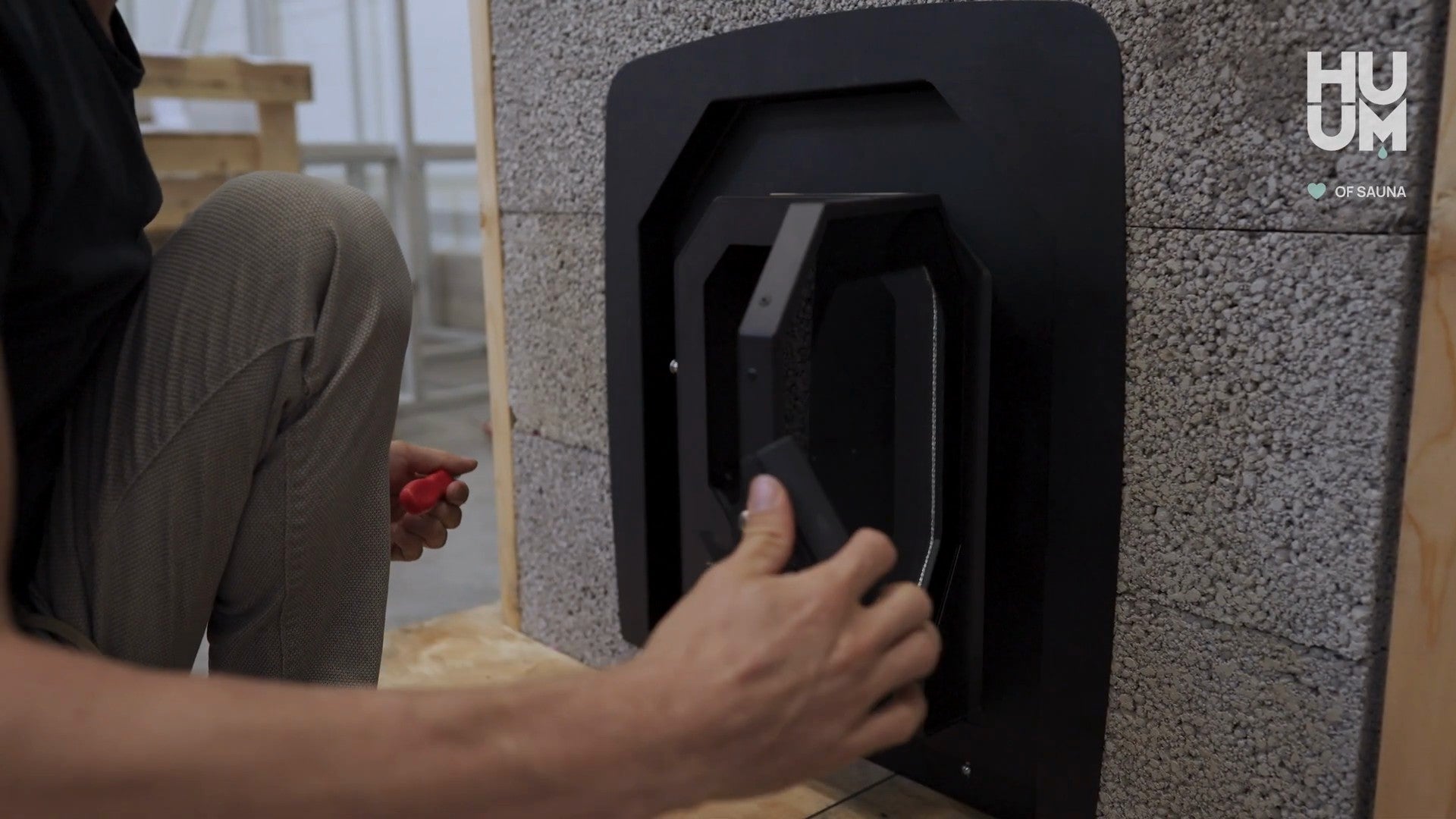 HUUM HIVE Flow LS and mounting collar installation, video by HUUM