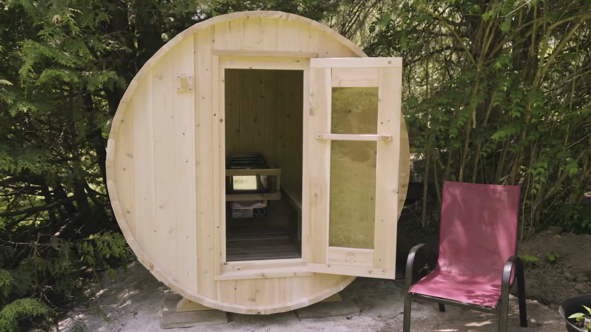 Dundalk LeisureCraft CT Harmony 4-person outdoor barrel sauna, product video