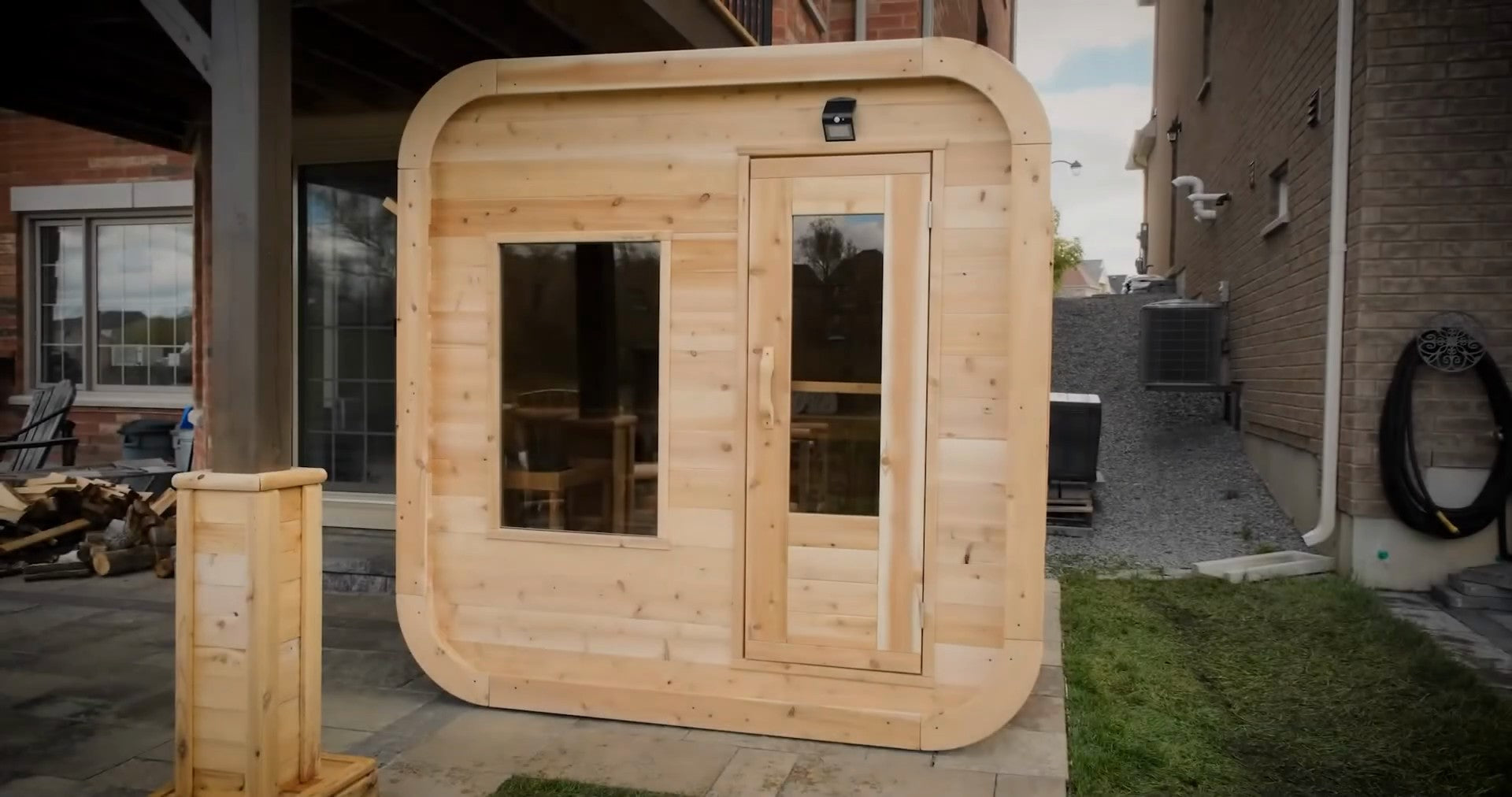 Dundalk LeisureCraft CT Luna 4-person outdoor cube sauna, product video
