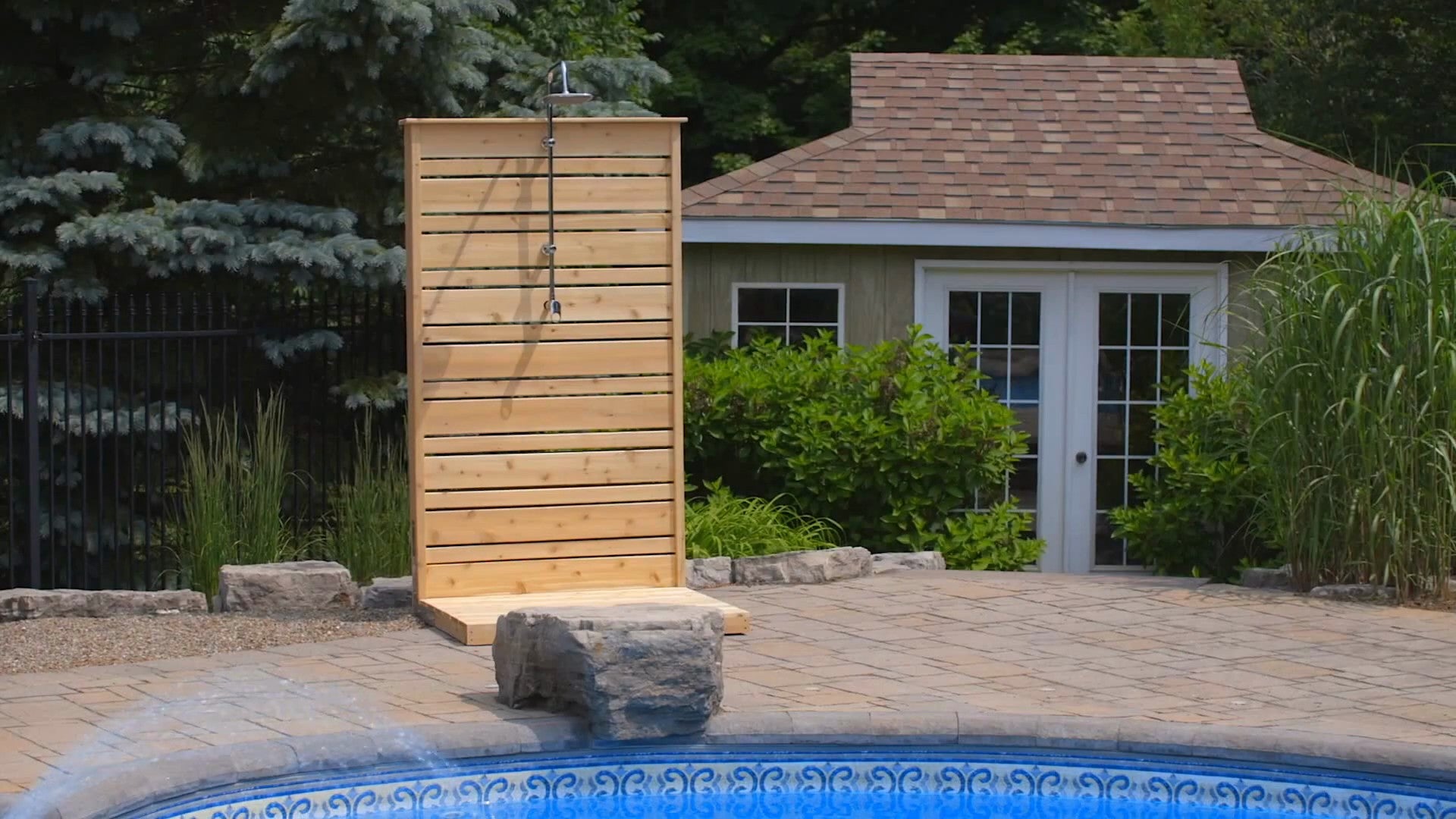 Dundalk LeisureCraft CT Savannah cedar outdoor shower, product video