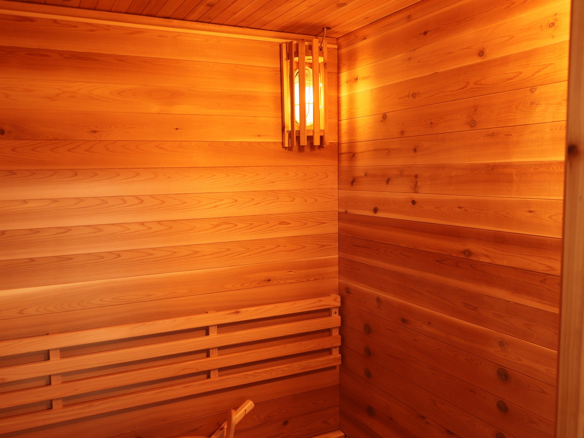 Slatted wall light above the backrest inside the SunRay Seneca